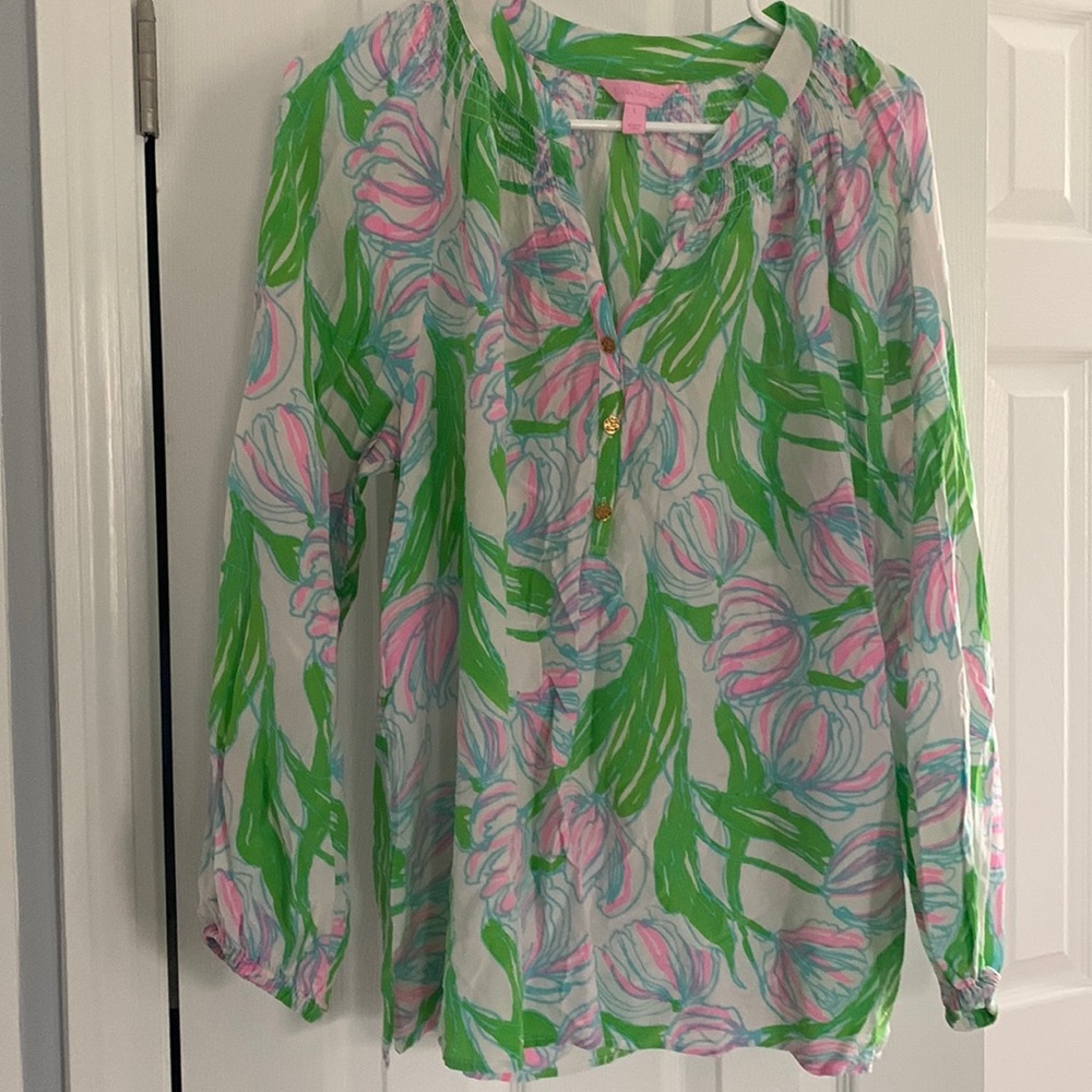 Lily Pulitzer long sleeve 3 button flowery blouse